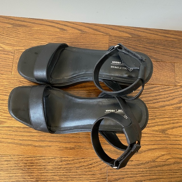 Call it Spring - Chunk Heel Sandal - Picture 5 of 5